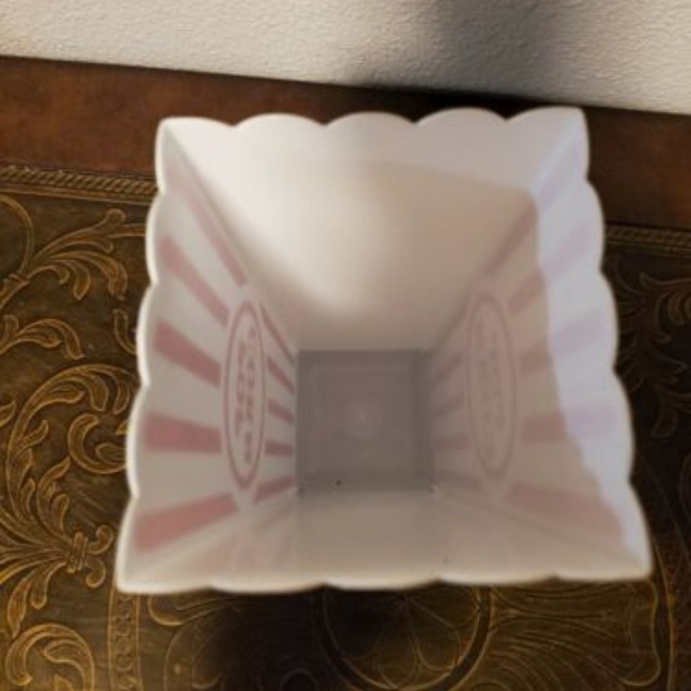 Reusable Plastic Popcorn Container - Picture 3 of 4